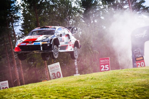Secto Rally Finland, auto hyppää rallireitillä